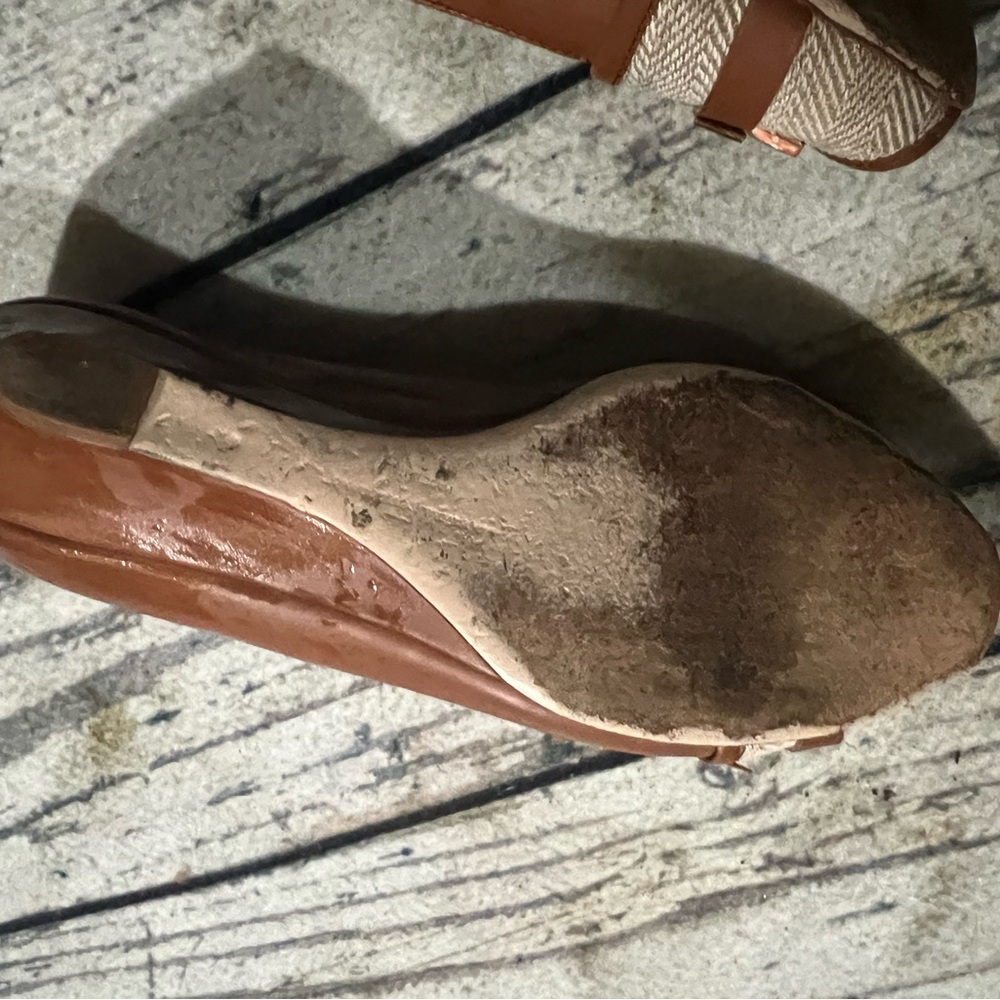 Salvatore Ferragamo Brown and Cream Flats with Gold Accents - Picture 8 of 11